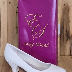 EASY STREET Womens 9 N Narrow FABULOUS Classic White Bridal Pumps Heels NIB